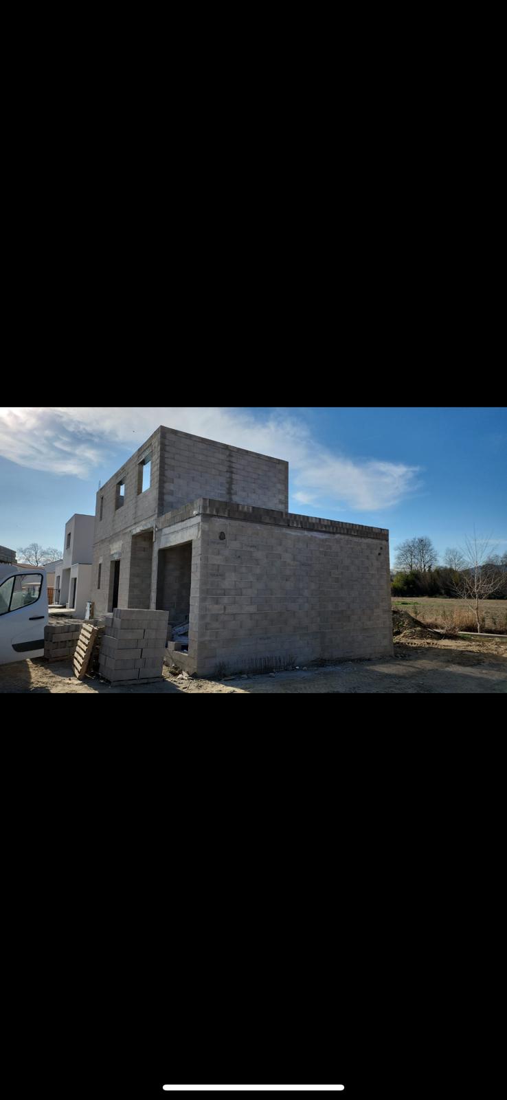 Maison à étage en cours de construction